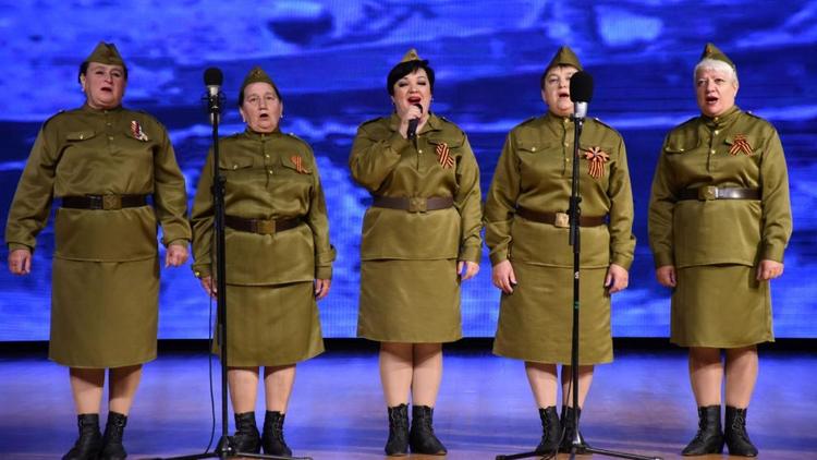 В Светлограде в конкурсе хоров ветеранов приняли участие 13 коллективов