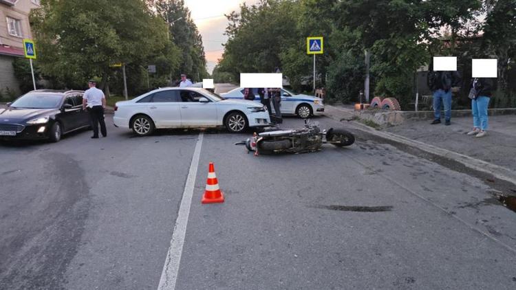 В Ставрополе машина столкнулась с мотоциклом