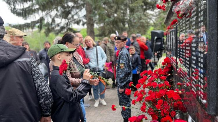 В Кисловодске открыли Доску памяти в честь погибших участников СВО