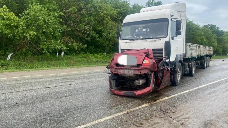 Водитель легковушки погиб в ДТП с грузовиком в Александровском округе