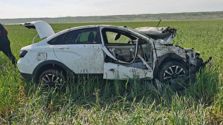 На Ставрополье в результате опрокидывания автомобиля погиб пассажир