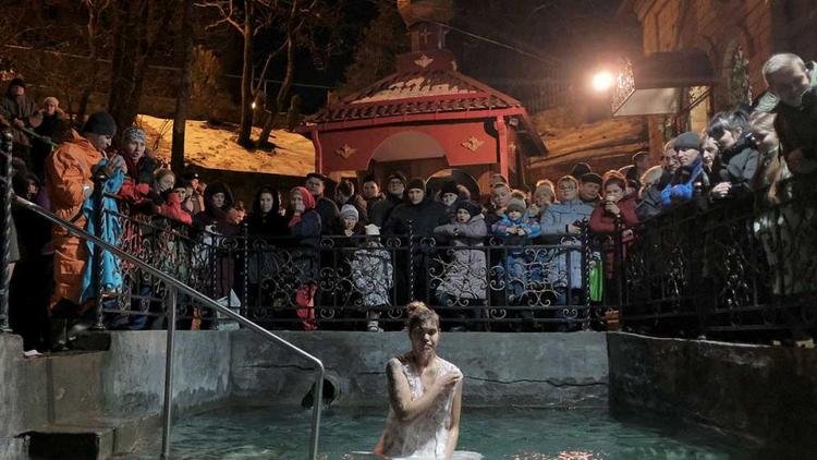 Перед Крещением жителям Ставрополья напомнили о правилах купания в проруби