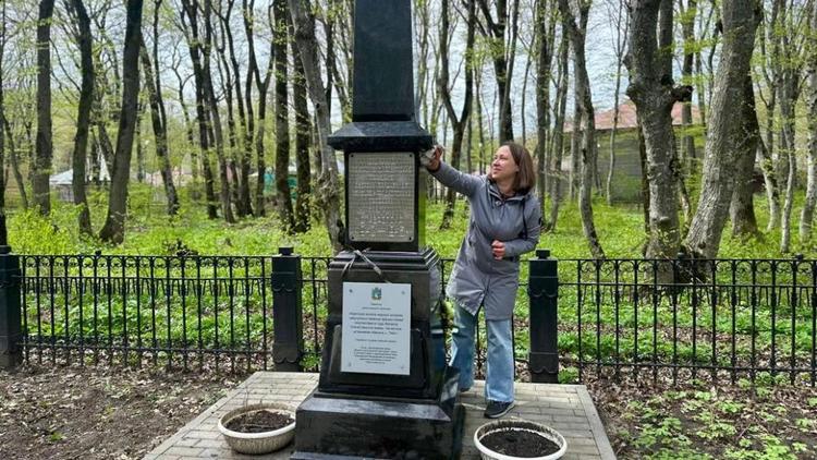 Ставропольские активисты «Единой России» навели порядок у мемориала жертвам нацизма