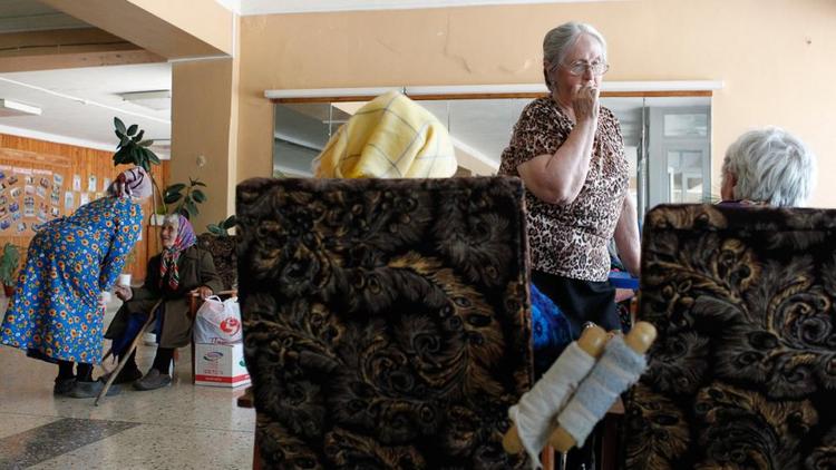 В Андроповском районе Ставрополья соцработники и волонтёры помогают пожилым людям