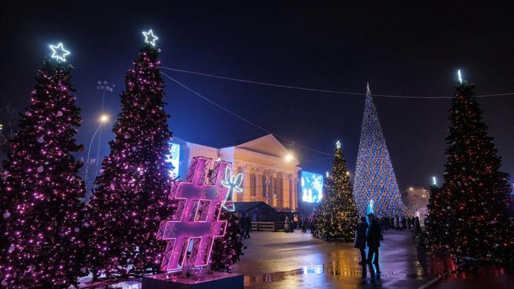 Ставрополь украсили новогодние арт-объекты и иллюминация