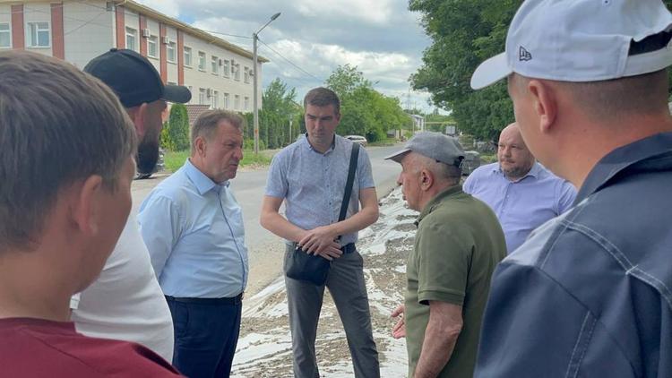 Ремонт пешеходных связей начали на улице Шпаковской Ставрополя