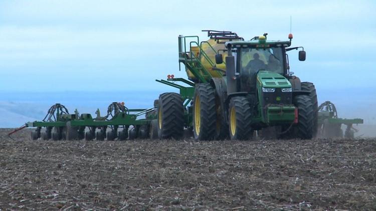 Аграрии Ставрополья получили более 140 тракторов на льготных условиях