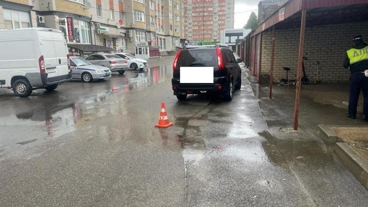 В Ставрополе водитель авто сбил школьницу на электросамокате