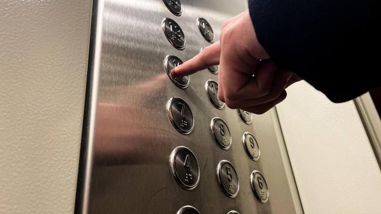 Зарубежные лифты в многоэтажках Кисловодска заменят на российские 