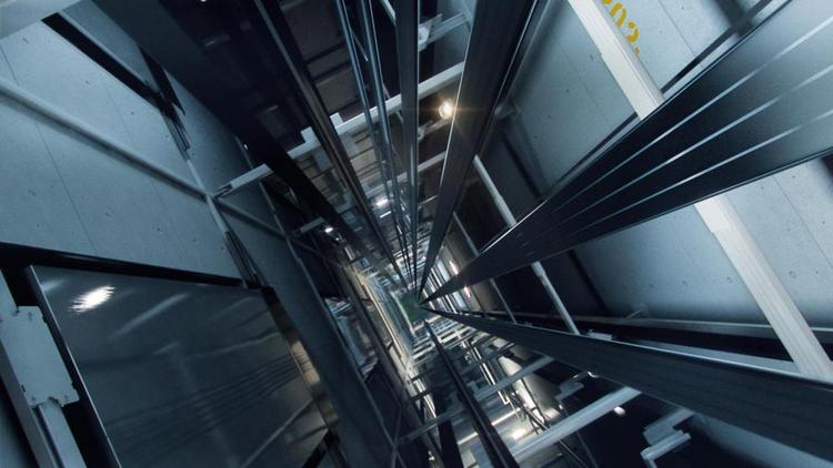 В Невинномысске до конца года заменят 41 лифт в МКД
