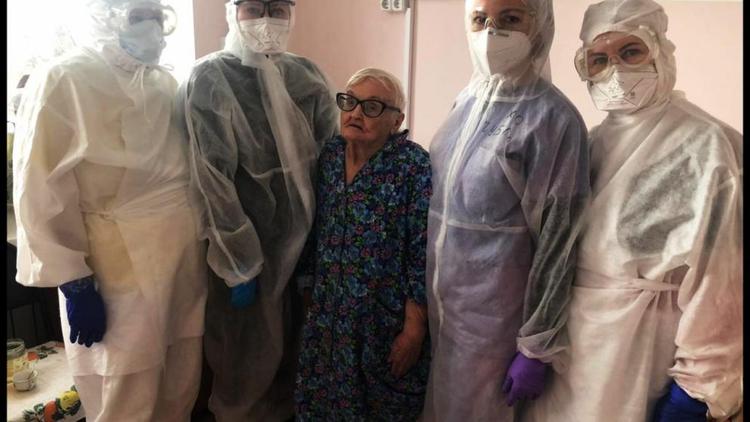 Врачи пятигорского ковидного госпиталя спасли 97-летнюю пациентку