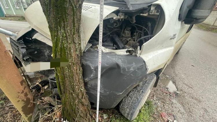 Пассажирка легковушки пострадала в ДТП с фургоном в Пятигорске