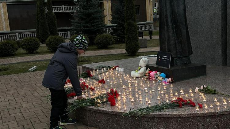 В Кисловодске почтили память погибших в «Крокусе»