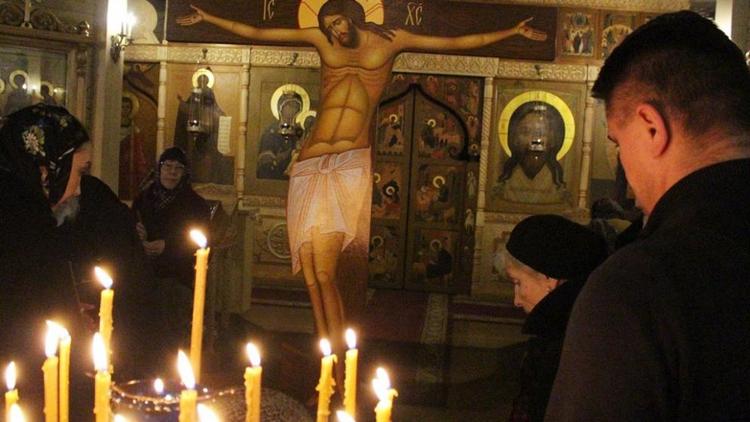 Православные верующие готовятся к Страстной неделе, предшествующей Пасхе