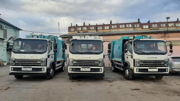 Семь новых мусоровозов приступили к работе в Предгорном округе Ставрополья