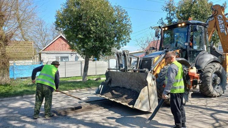 В Кировском округе завершён первый этап ямочного ремонта дорог