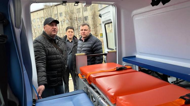 Пятью машинами пополнился автопарк Новоалександровской больницы