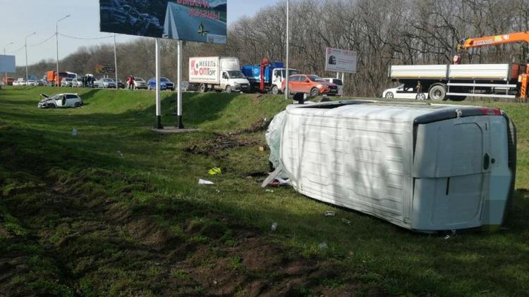 Пассажир легковушки попал в реанимацию после ДТП с ГАЗелью в Пятигорске
