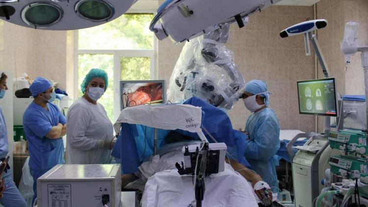 Ставропольские хирурги провели операцию пациентке с гигантской аневризмой мозга