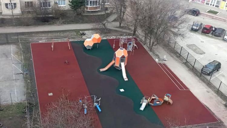 Шесть детских площадок обновили в Ставрополе