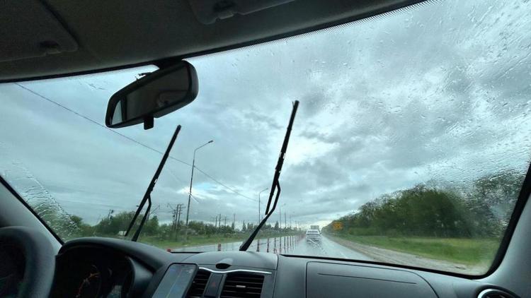 Штормовое предупреждение из-за дождя и ветра объявили на Ставрополье