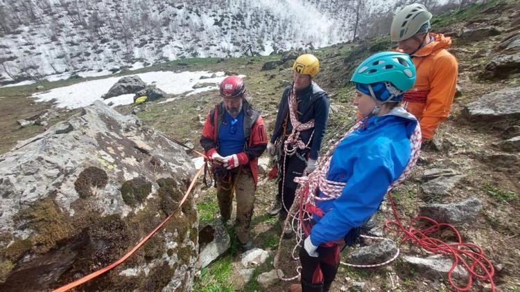 Спасатели Ставрополья посвятили альпинистскую тренировку Дню Победы