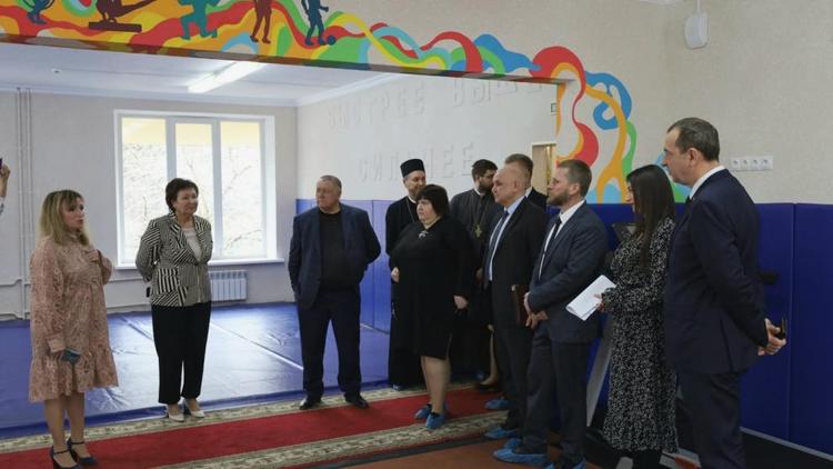 Депутаты Думы Ставрополья посетили детский дом в поселке Иноземцево