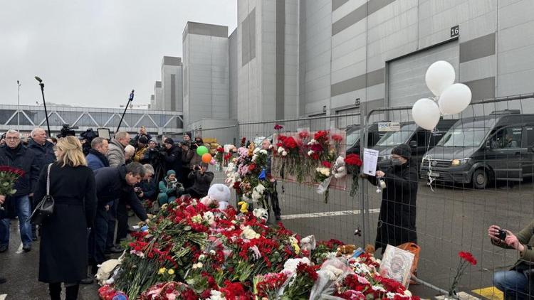 Депутат Думы от Ставрополья возложила цветы к «Крокус Сити Холлу»