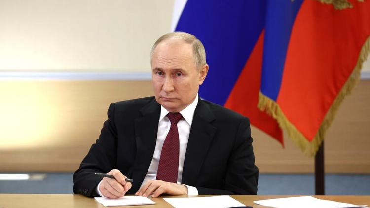 Владимир Путин провёл совещание по вопросам развития Юга России и Приазовья