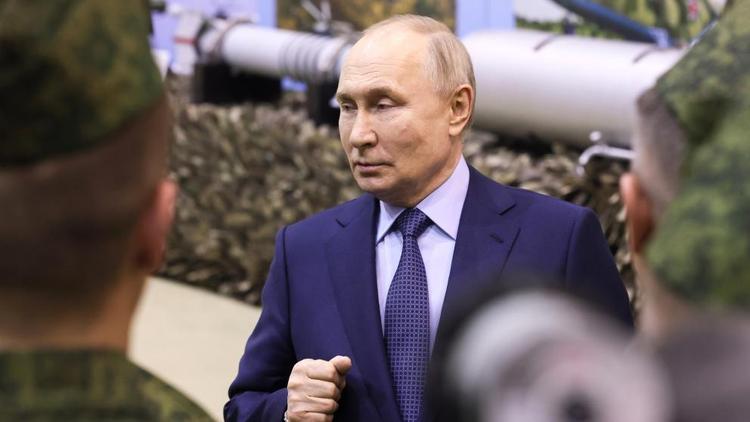 Владимир Путин призвал бережно относиться к межнациональному миру в России
