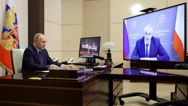 Президент заслушал доклад главы Крыма о социально-экономической ситуации в регионе