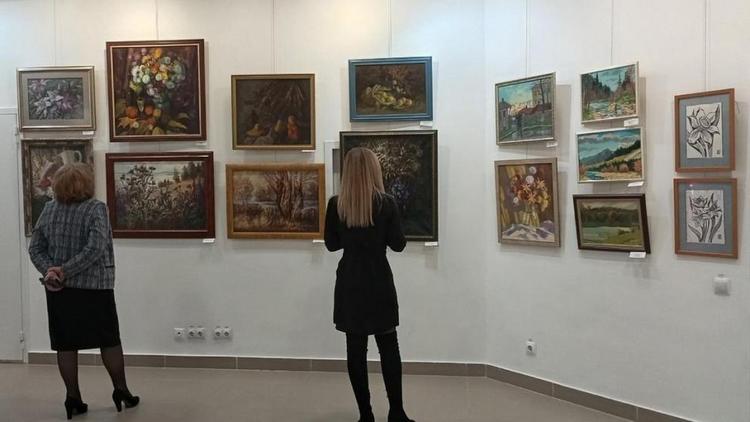 На выставке в Ставрополе представлено несколько поколений художников одной семьи