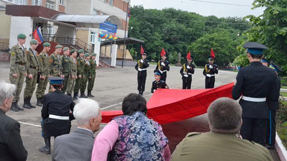 Знамя Победы передано музею ставропольской «кадетки»