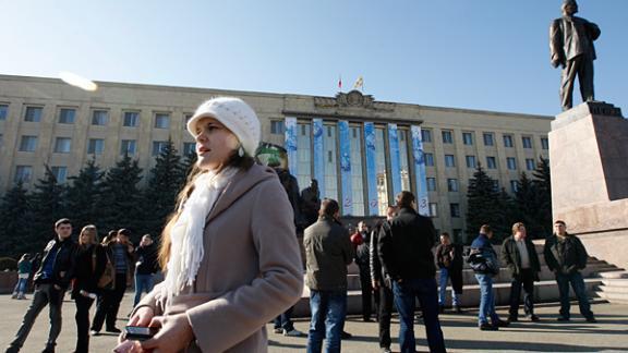 Молчаливый митинг в поддержку пострадавшего в драке Максима Спасибова провели в Ставрополе
