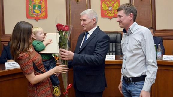 24 жилищных сертификата вручены молодым семьям в Ставрополе