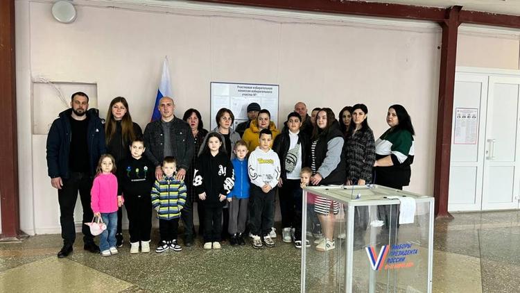 В Предгорном округе Ставрополья на выборы пришла многодетная семья