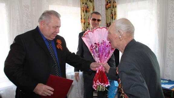 Памятные подарки и продуктовые наборы получают ветераны Великой Отечественной войны в Невинномысске