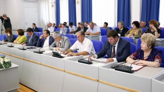 Ставропольские депутаты проверят качество и стоимость ремонта школьных спортзалов