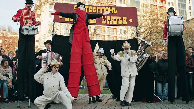 Трюками, клоунадой и джазом наполнится Александровская площадь в Ставрополе