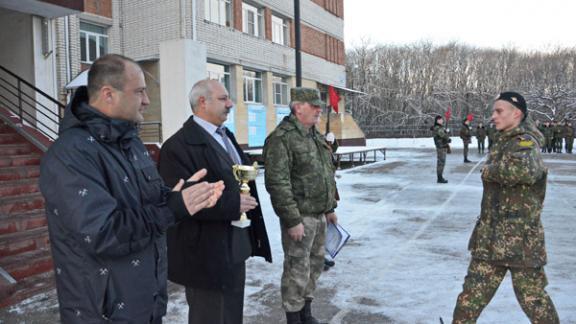 Соревнования по скоростной стрельбе из пистолета прошли в кадетской школе Ставрополя