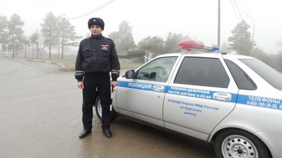 Сотрудник Госавтоинспекции в Курском районе оказал помощь замерзающему водителю