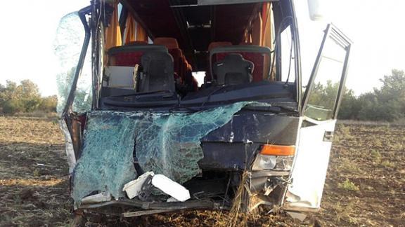 На трассе «Кавказ» столкнулись рейсовый автобус и Газель, пострадал один человек