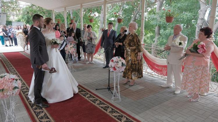 Свадебный сезон в Ставрополе открыли в «Беседке счастья»