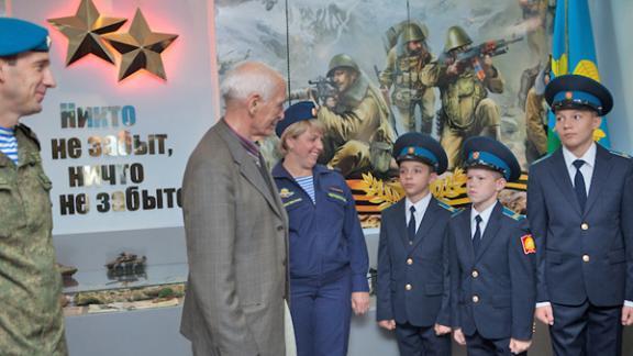 Василий Лановой посетил Ставропольское президентское кадетское училище