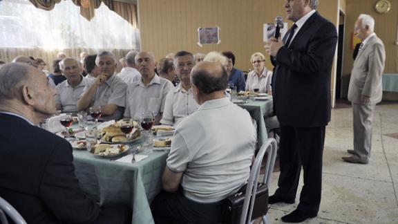 В День пожилых людей губернатор В. Зеренков посетил Ставропольский геронтологический центр