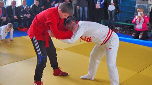 Олимпийский урок по самбо провел двухкратный чемпион мира Руслан Кишмахов