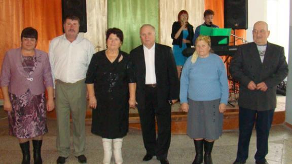 Семьи с большим «стажем» поздравили в селе Новая Жизнь Буденновсого района