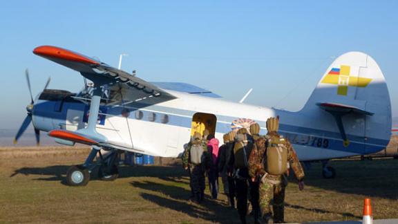 26 ставропольских кадетов совершили парашютные прыжки