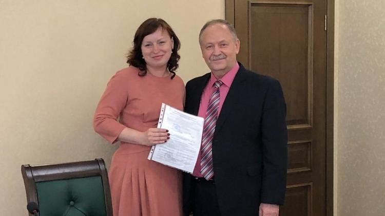 10 семей Новоалександровского округа получили сертификаты на льготное жилье