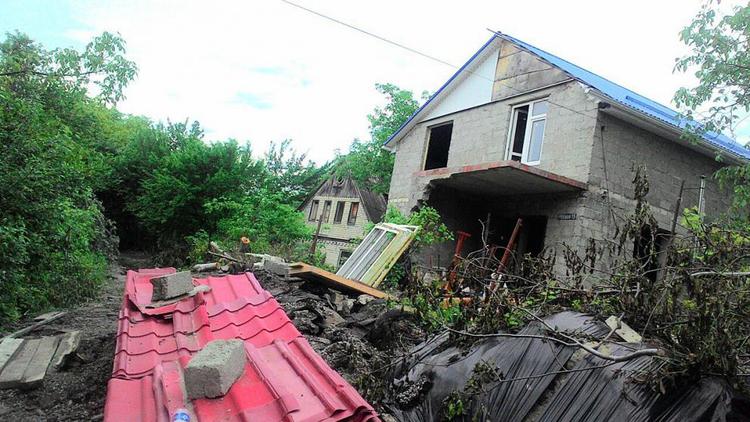 Из-за оползня в Ставрополе эвакуированы из своих домов 5 семей